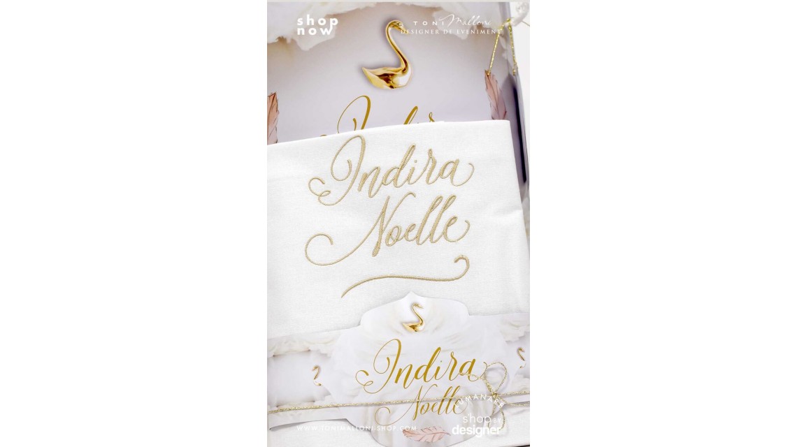 Trusou botez alb cu auriu deosebit de elegant cu lebade gold si broderie customizata Gold Swan 2